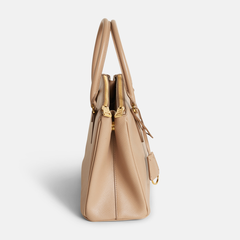 Super Flea Market+Prada+Beige leather bag+Anuthida Ploypetch2